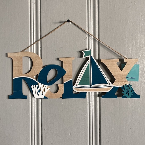 NWT Coastal Wooden RELAX Decoration Sign w/ Coral 🪸 & Sailboat ⛵️ - Picture 9 of 17